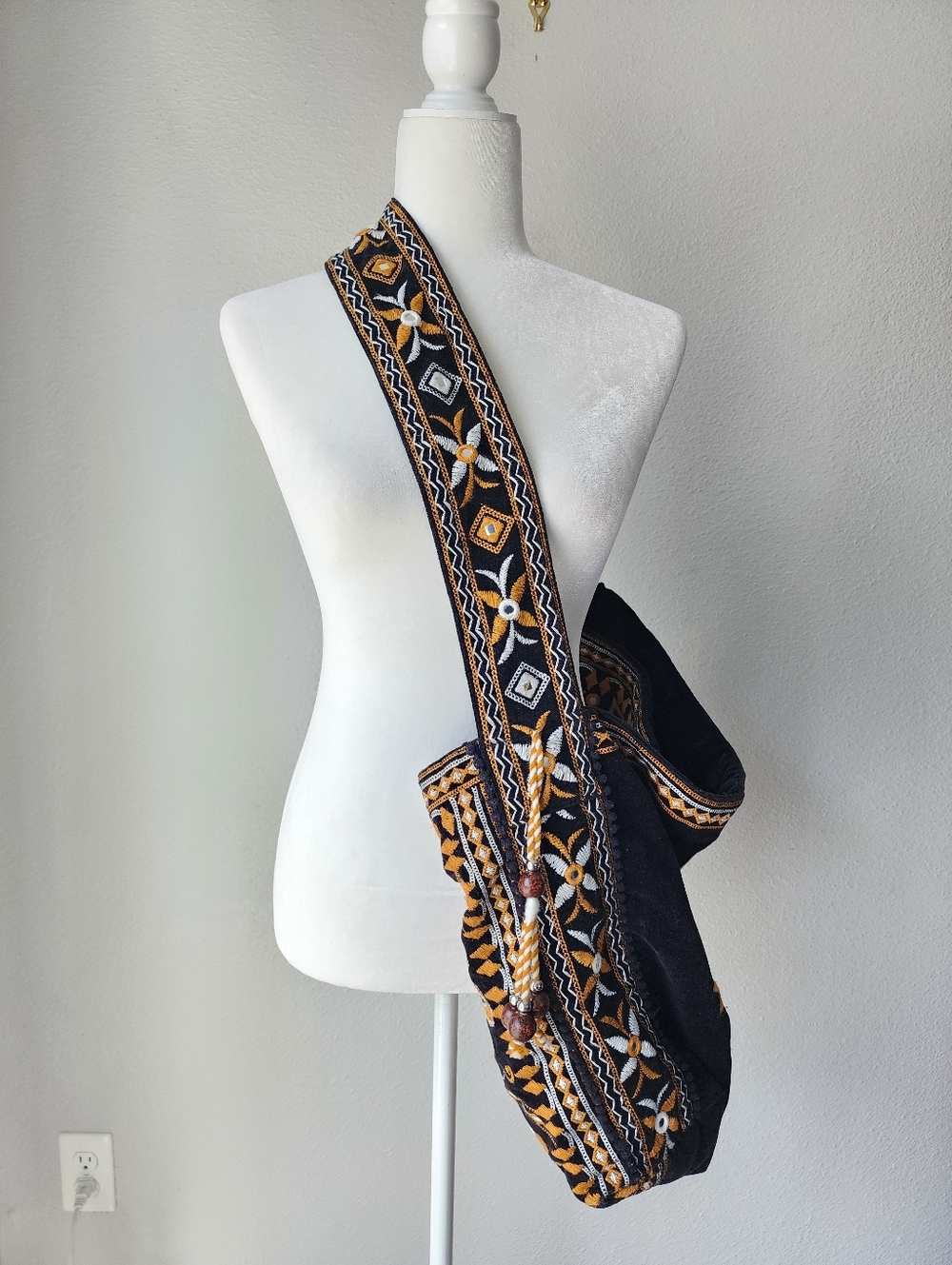 Free People RARE Vic Velvet Embroidered Slouchy Boho Bag In Moody Midnight - Picture 7 of 16